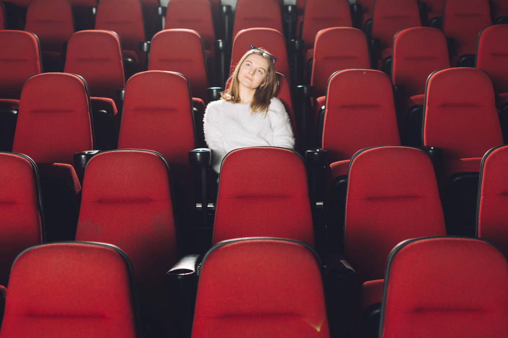 ir al cine solo